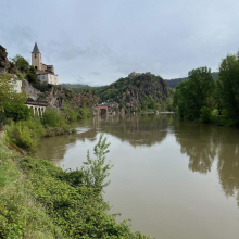 Vue sur Ambialet depuis le GR36 avant  la sortie sud du tunnel routier