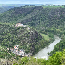 Vue sur Ambialet et son prieuré