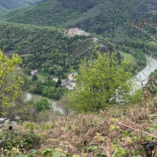 Vue sur Ambialet au mont St Raphael (Pylones)