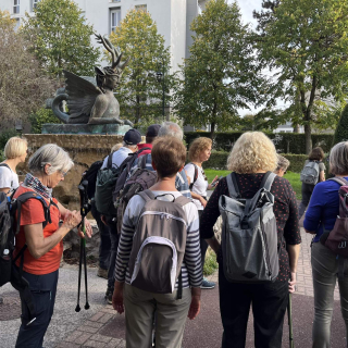 Une étrange statue